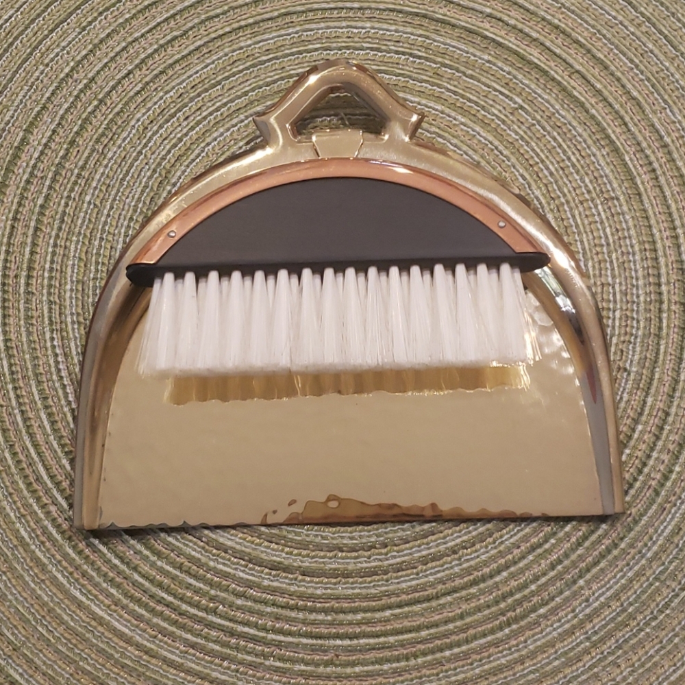 Vintage Dining Brush & Pan – Brass Finish